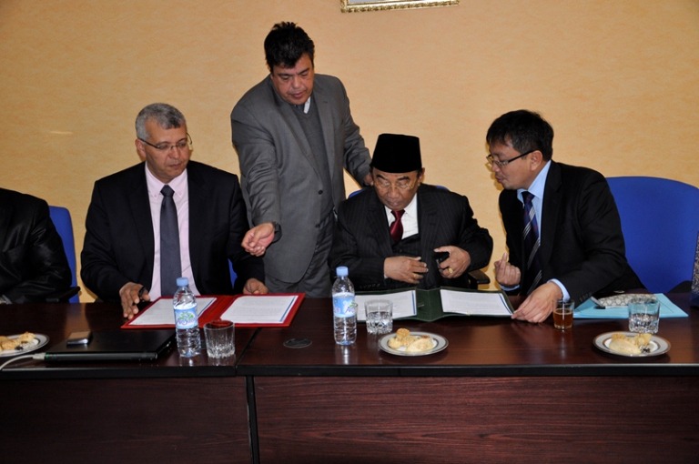 Lire la suite à propos de l’article Signature d’une convention de coopération entre l’Université Moulay Ismail et l’Université Islamique UINSUSKA d’Indonésie.